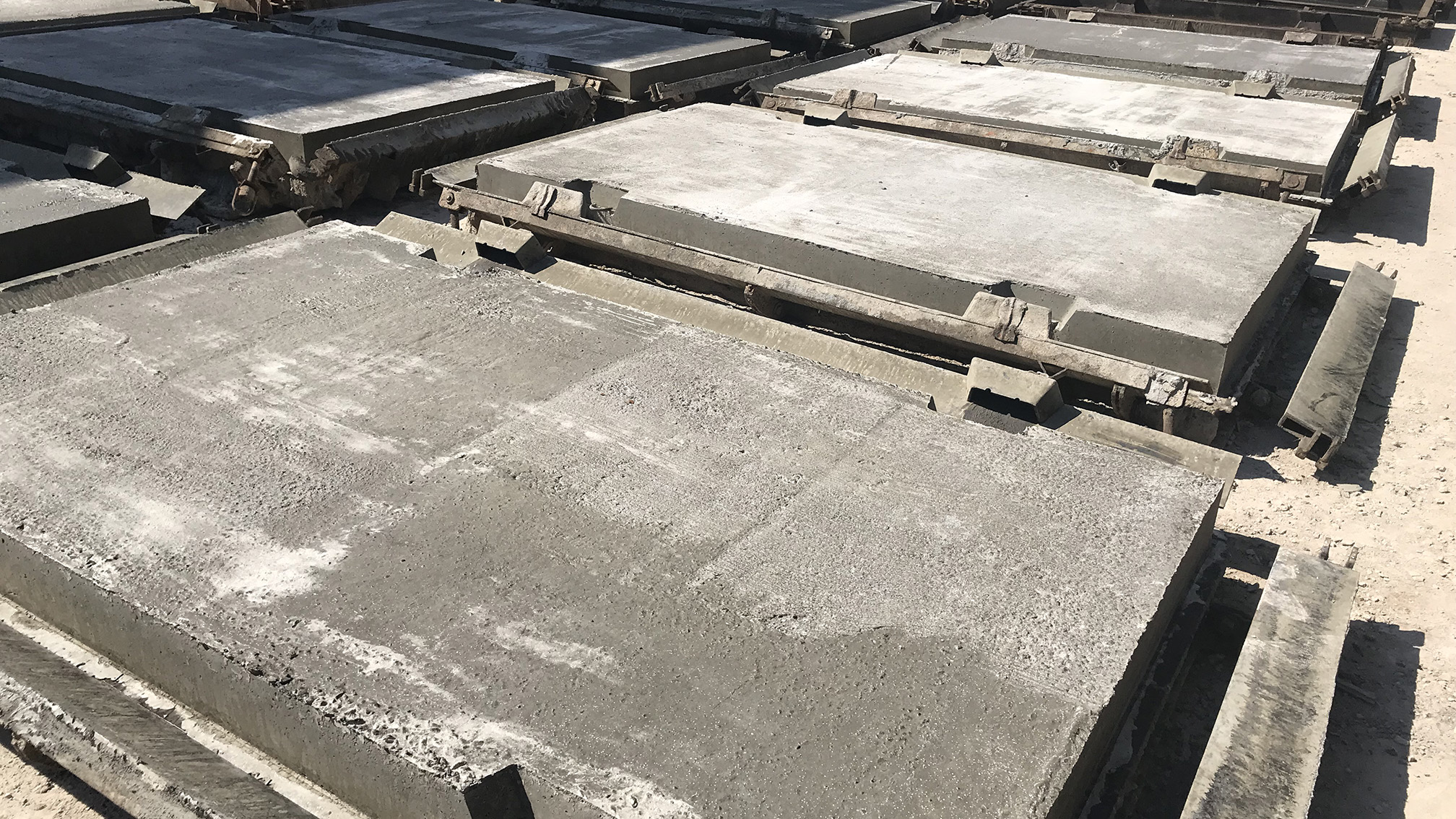 Изменение спроса на плиты дорожного покрытия