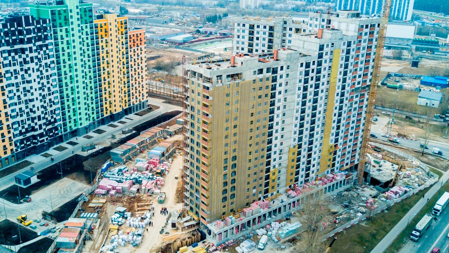 Плиты дорожного покрытия в ЖК «Лучи»